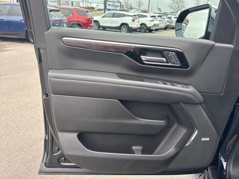 Used 2025 Chevrolet Tahoe Premier image 10