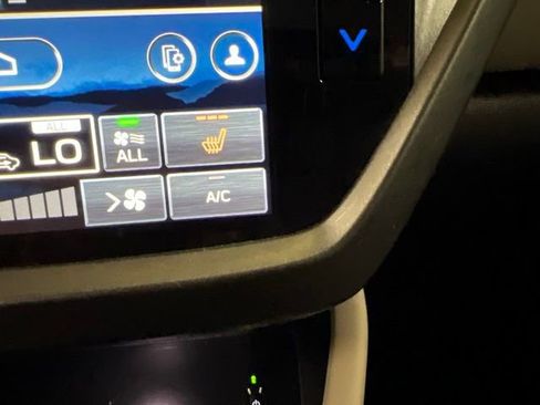 Used 2025 Subaru Forester Premium AWD/4WD image 36