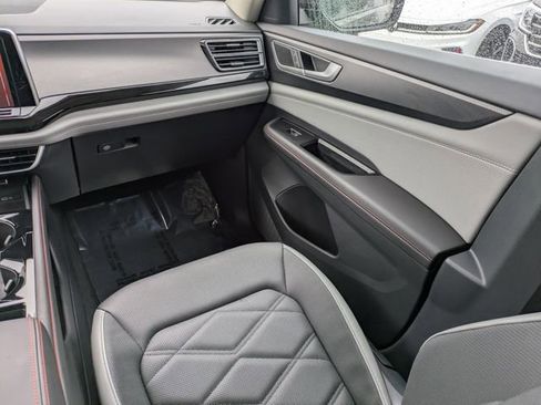 Certified 2025 Volkswagen Atlas Peak Edition SE AWD/4WD image 19