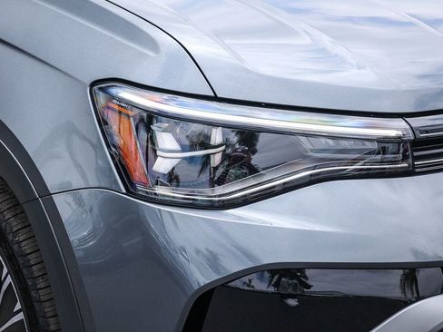 New 2025 Volkswagen Taos SE image 19