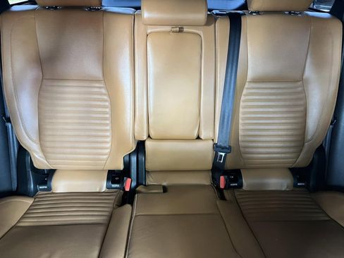 Used 2018 Land Rover Discovery Sport HSE Luxury image 38