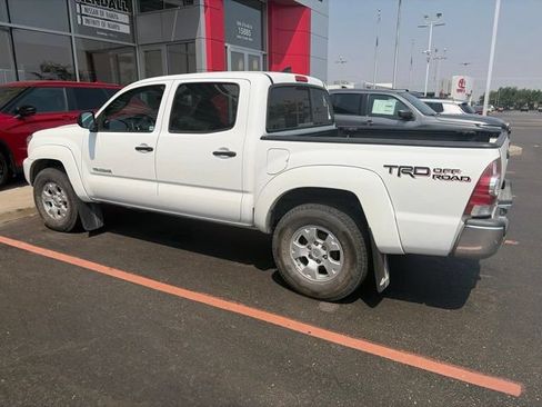 Used 2014 Toyota Tacoma 4x4 Double Cab w/ TRD Off-Road Package image 2