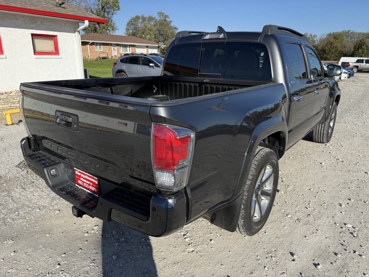 Used 2017 Toyota Tacoma Limited w/ Tow Package AWD/4WD image 3