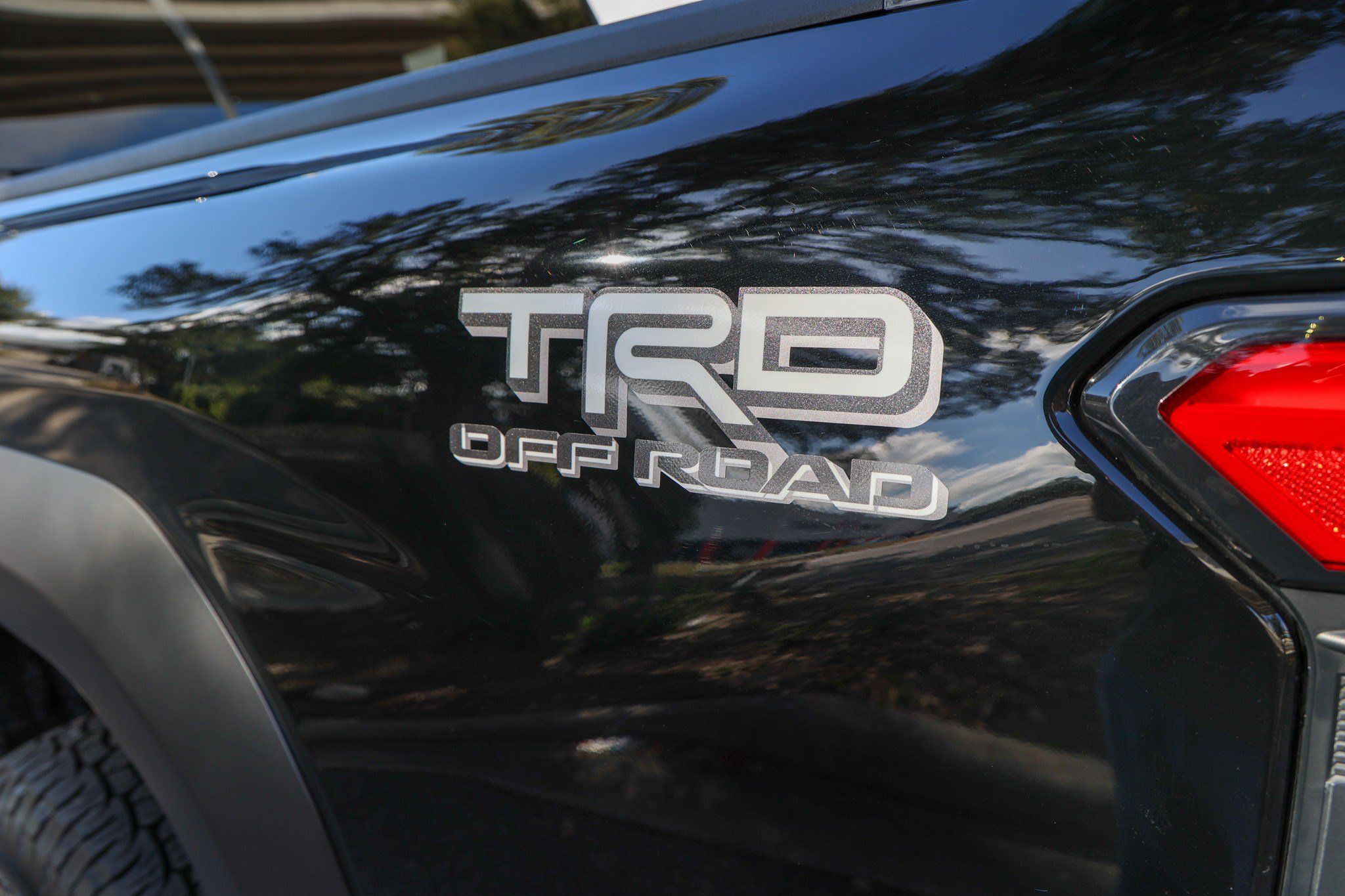 Certified 2025 Toyota Tacoma TRD Off-Road AWD/4WD image 17