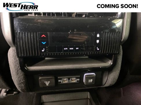 Used 2024 Jeep Wagoneer Series II AWD/4WD image 23