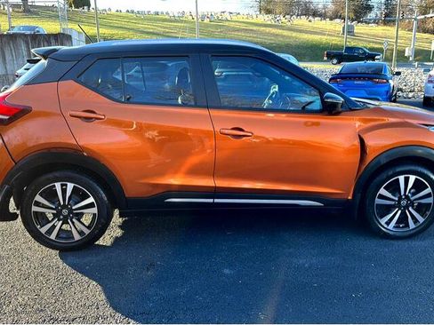 Used 2019 Nissan Kicks SR w/ SR Premium Package image 6