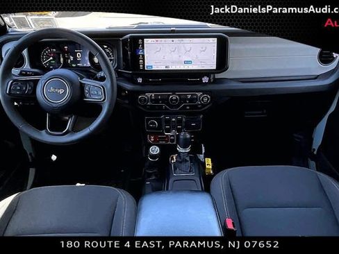 Used 2024 Jeep Wrangler Unlimited AWD/4WD image 13