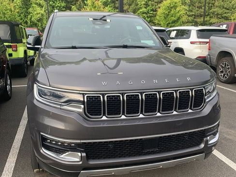 Used 2023 Jeep Wagoneer Series III w/ Preferred Equipment Group image 6