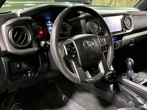 Used 2021 Toyota Tacoma TRD Sport w/ Technology Package image 14