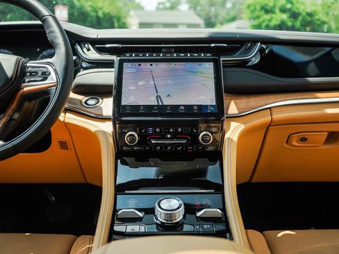 New 2025 Jeep Grand Cherokee Summit image 16