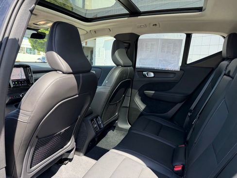 Used 2025 Volvo XC40 B5 Plus AWD/4WD image 17
