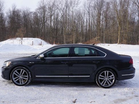 Used 2017 Volkswagen Passat 1.8T R-Line w/ R-Line Lighting Package image 2