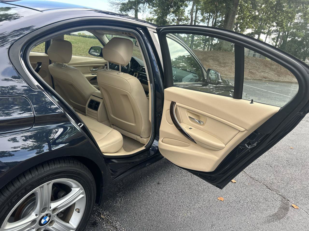 Used 2015 BMW 320i Sedan RWD image 18