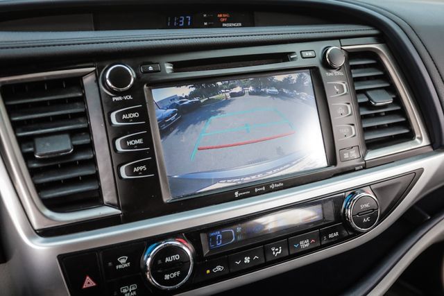 Used 2017 Toyota Highlander XLE AWD/4WD image 32