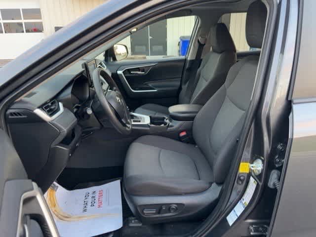 Used 2021 Toyota RAV4 XLE w/ Convenience Package AWD/4WD image 14