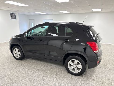 Used 2022 Chevrolet Trax LT w/ LT Convenience Package image 5
