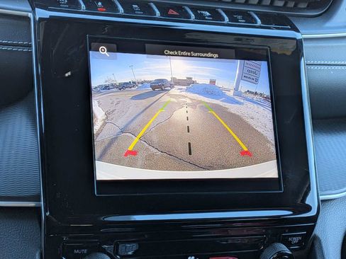 Used 2024 Jeep Grand Cherokee Laredo X image 29