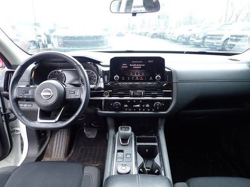 Used 2023 Nissan Pathfinder SV w/ SV Premium Package image 12