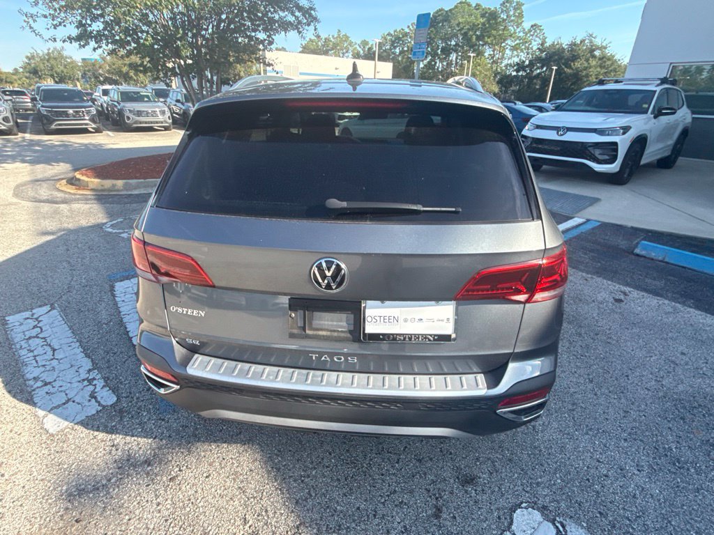 Certified 2024 Volkswagen Taos SE w/ Panoramic Sunroof Package FWD image 9
