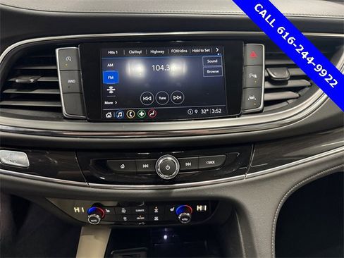Used 2022 Buick Enclave Essence image 10