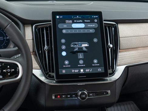 New 2026 Volvo XC90 T8 Plus w/ Protection Package Premier AWD/4WD image 19