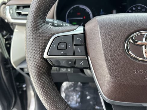 Certified 2023 Toyota Sienna Platinum FWD image 19