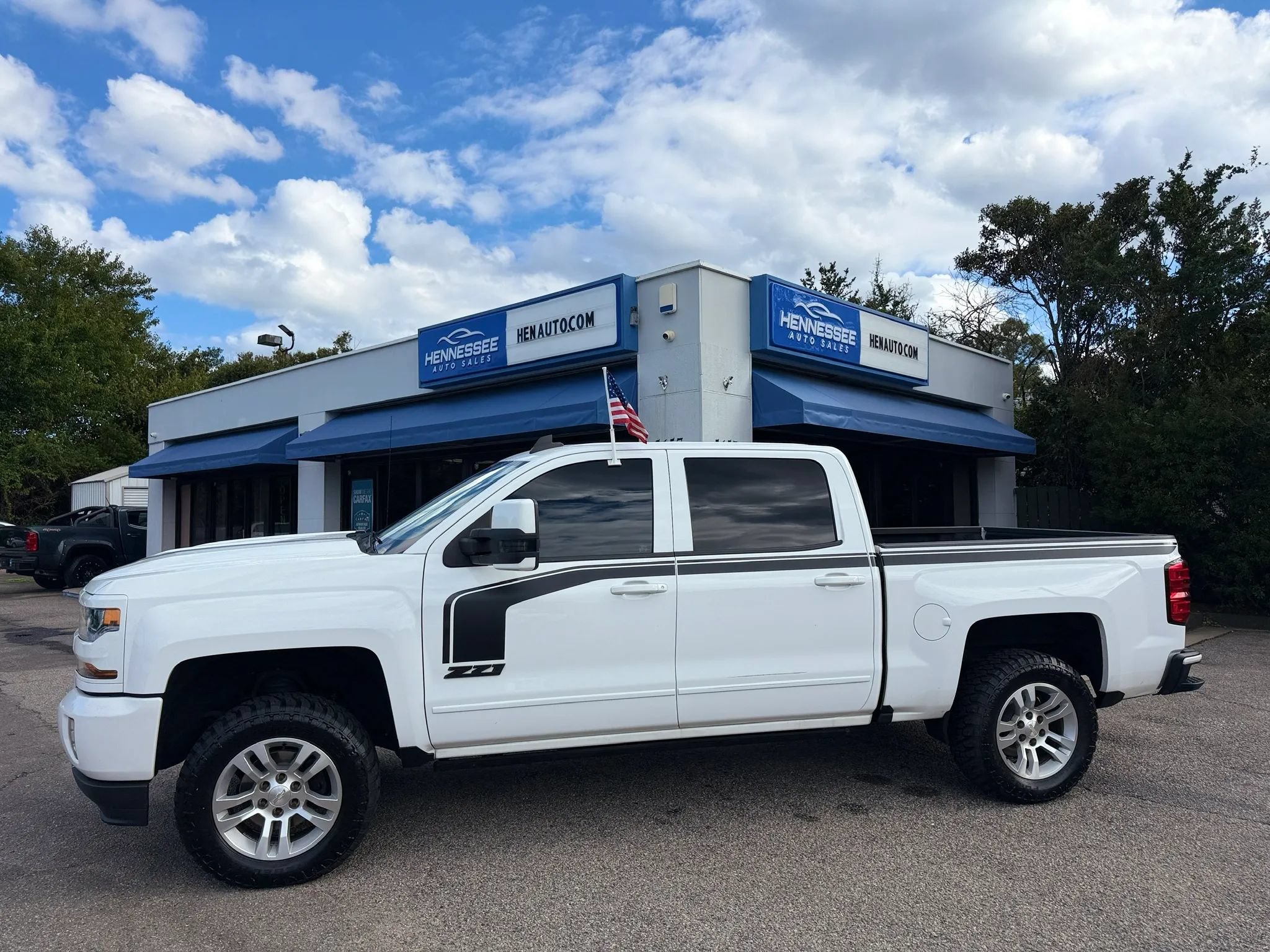 Used 2017 Chevrolet Silverado 1500 LT w/ Rally 2 Edition AWD/4WD image 8