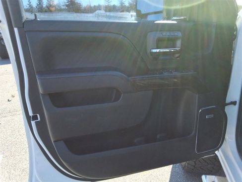 Used 2015 GMC Sierra 3500 Denali w/ Duramax Plus Package image 21