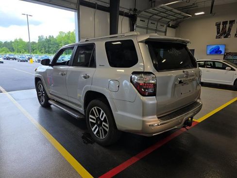 Used 2016 Toyota 4Runner SR5 AWD/4WD image 4