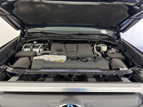 Used 2024 Toyota Tundra Limited w/ Power Package AWD/4WD image 23