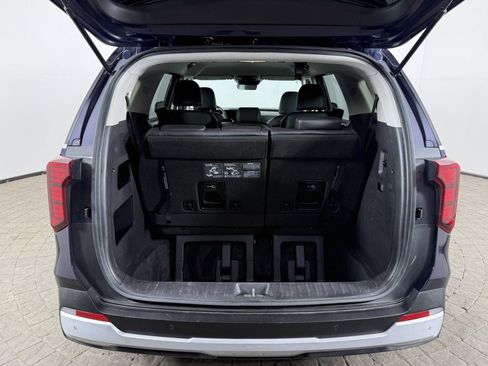 Used 2025 Kia Carnival FWD image 7
