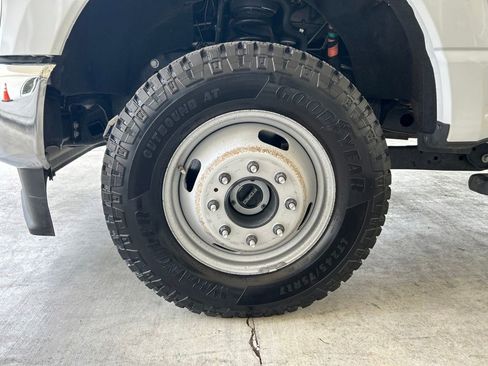 Used 2025 Ford F350 XLT w/ FX4 Off-Road Package AWD/4WD image 12