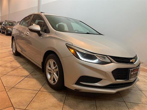 Used 2017 Chevrolet Cruze LT image 45