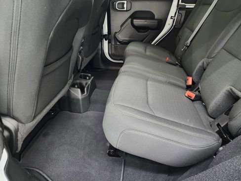 Used 2022 Jeep Wrangler Unlimited Sport image 31