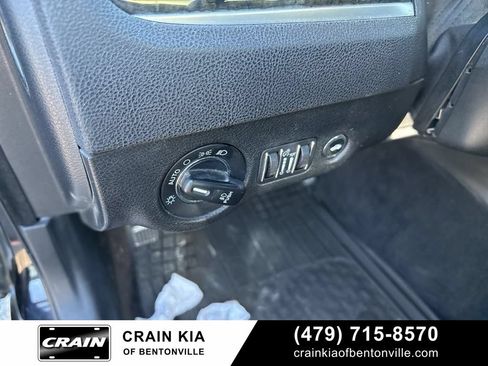 Used 2017 Chrysler 300 C RWD image 20