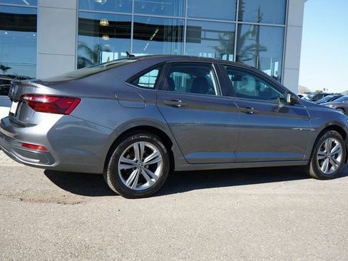 Used 2024 Volkswagen Jetta SE image 9