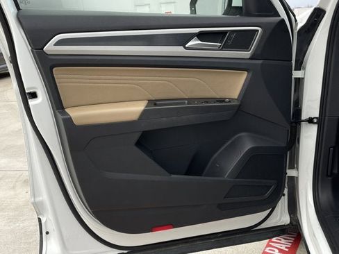 Used 2022 Volkswagen Atlas Cross Sport SE w/ Panoramic Sunroof Package image 9