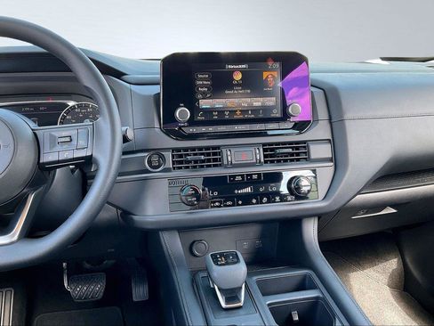 Used 2025 Nissan Pathfinder S image 7