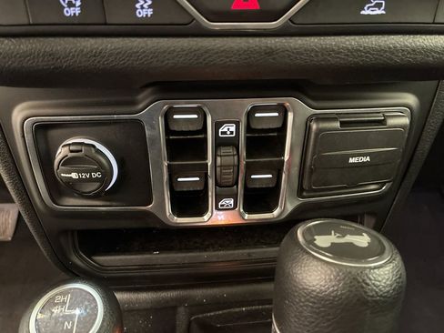 Used 2025 Jeep Wrangler Unlimited Sport AWD/4WD image 19