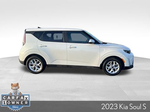 Used 2023 Kia Soul S image 5
