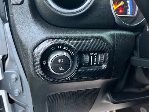 Used 2020 Jeep Gladiator Overland image 29