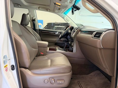 Used 2015 Lexus GX 460 Luxury AWD/4WD image 29
