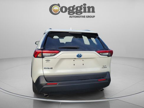 Used 2021 Toyota RAV4 XLE Premium AWD/4WD image 4