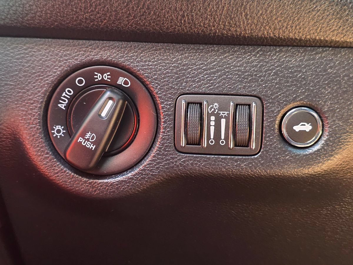 Used 2018 Dodge Challenger R/T Scat Pack RWD image 45