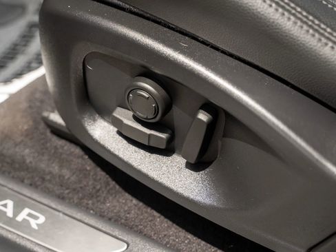 Used 2020 Jaguar E-PACE SE image 16