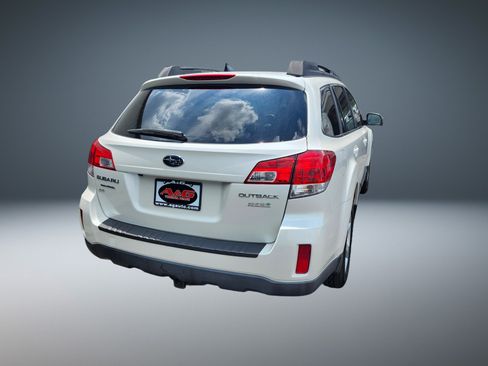Used 2014 Subaru Outback 2.5i Limited AWD/4WD image 3