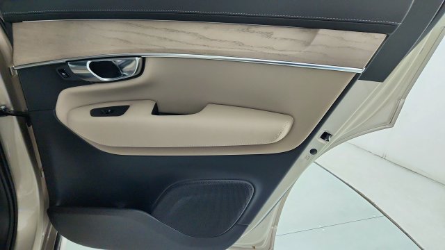 New 2026 Volvo XC90 T8 Plus w/ Protection Package Premier AWD/4WD image 36