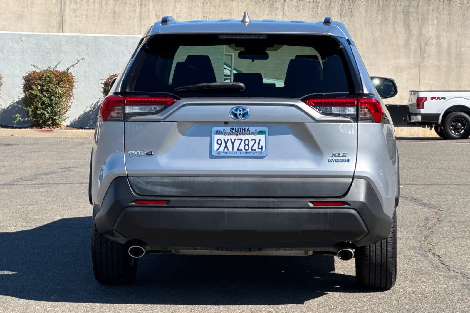 Used 2021 Toyota RAV4 XLE AWD/4WD image 8