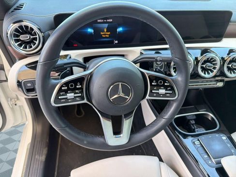 Used 2023 Mercedes-Benz CLA 250 image 22