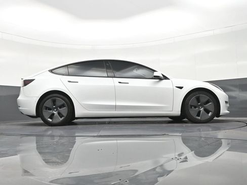 Used 2022 Tesla Model 3 Standard Range RWD image 27
